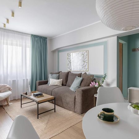 Holt - Sublime Minty Green 1Br On The Park ブカレスト エクステリア 写真