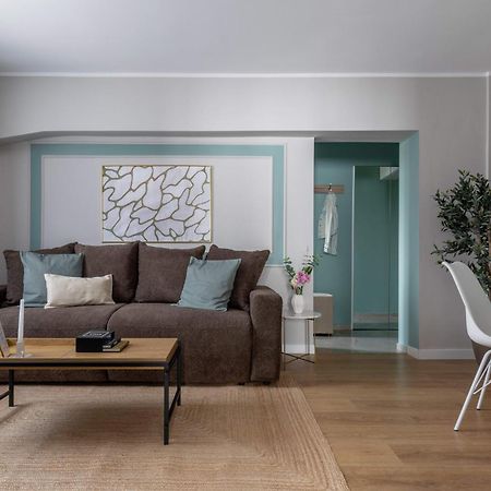 Holt - Sublime Minty Green 1Br On The Park ブカレスト エクステリア 写真