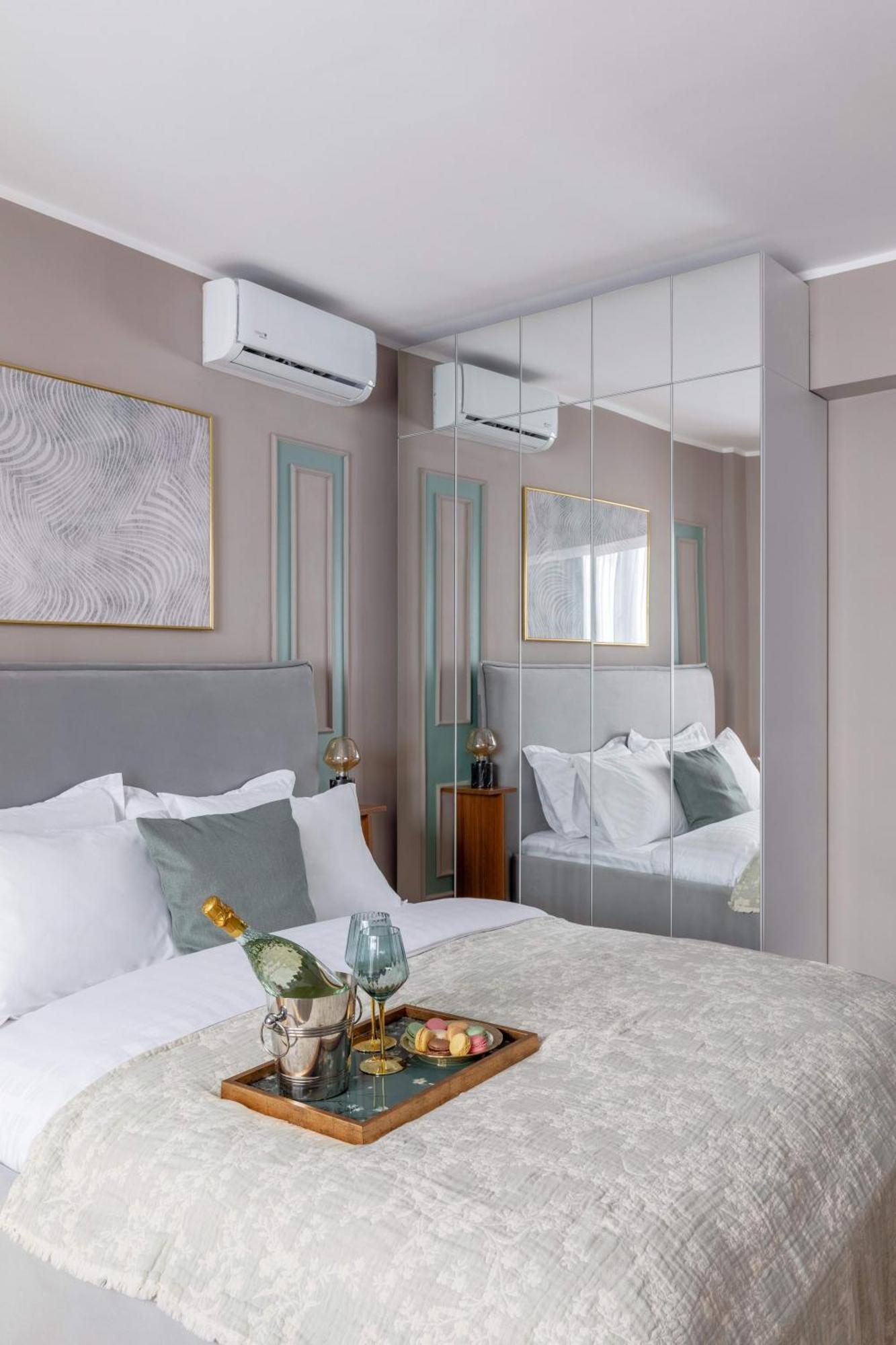 Holt - Sublime Minty Green 1Br On The Park ブカレスト エクステリア 写真