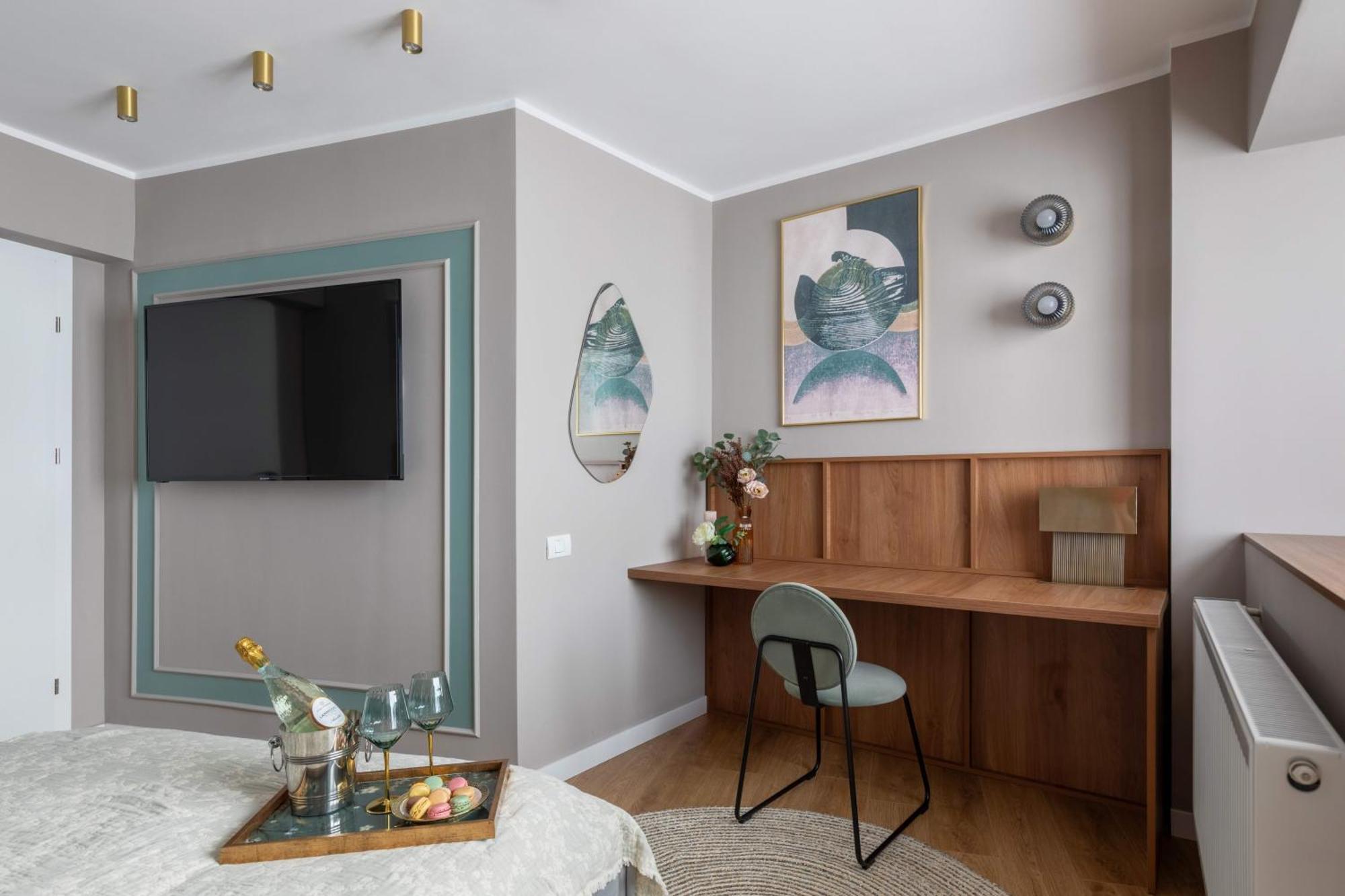 Holt - Sublime Minty Green 1Br On The Park ブカレスト エクステリア 写真